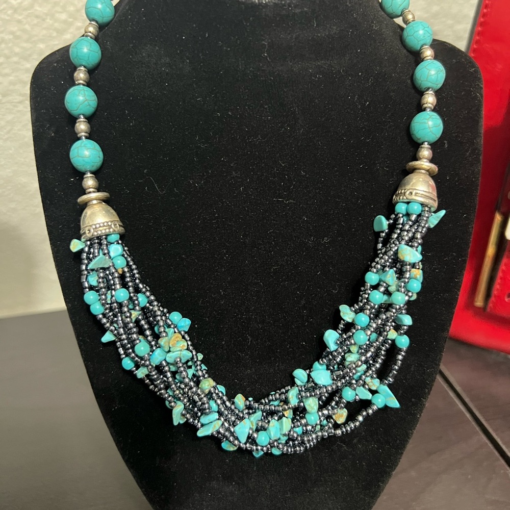 Chic Turquoise and Silver Beaded Necklace